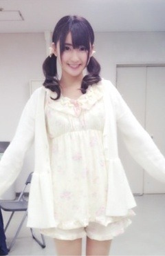 井上 小百合｜ ヽ(｡･ω･｡) 幕張、個別握手会について！（2013-03-17）｜3枚目