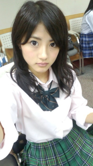 若月 佑美｜時計の針の音。今日もまた時を刻 む寂しさとなぜだか不思議な胸の 高鳴り。（2012-08-21）