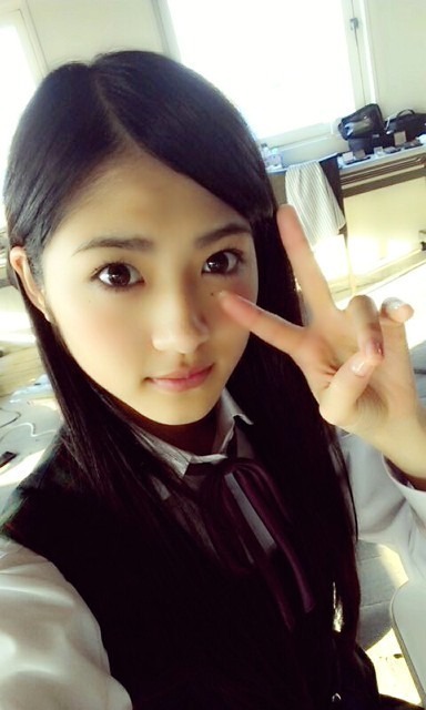 若月 佑美｜パーカーって男女無差別に魅力を 感じます。パーカーが指定制服…（2012-11-25）