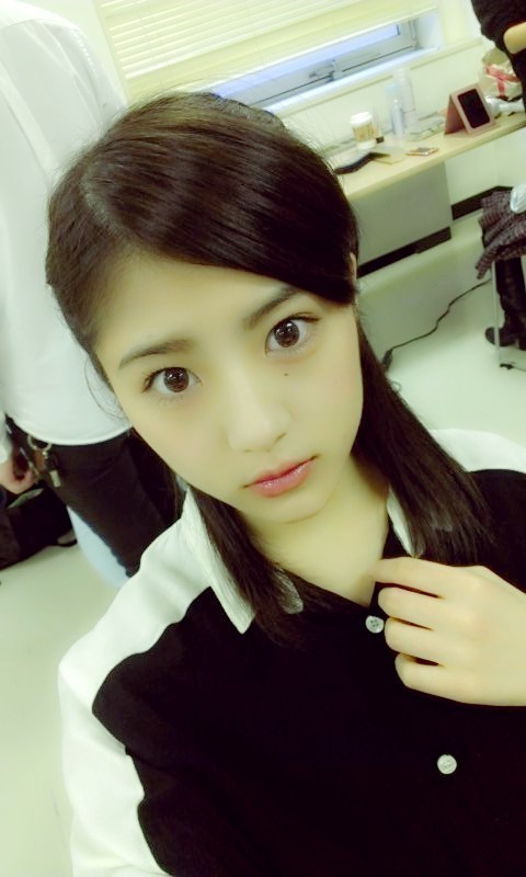 若月 佑美｜最近キョウリュウジャー? のピンクさんに似てると言われる よ…（2013-02-26）｜3枚目