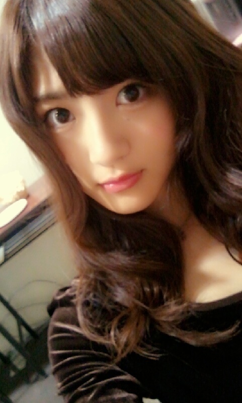 若月 佑美｜名古屋と言えばロリ手羽先。あ、 ロリは余計か。（2013-09-29）｜2枚目