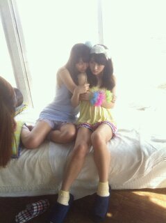 若月 佑美｜タイトル考えてるうちに寝てしま う若月。（2013-11-29）｜3枚目