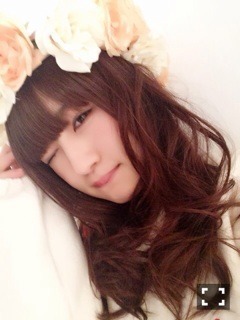 若月 佑美｜暗闇の中、耳もとで『好きっ 』っていってきたの。だから私も 耳もとに『大好き』って言ってし まった。相変わらずの真夏節。（2014-02-14）｜2枚目