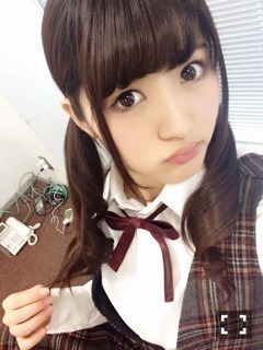 若月 佑美｜最近はね、あみにね無駄にく っつくの。意外にくっつくの大好 きだからあみにめっちゃくっつく の。ごめんねあみ。（2014-03-07）