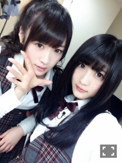 若月 佑美｜若月『新しい公式写真は前髪 分けてる』母『ぷっつんじゃない のね。』若月『それはパッツンの ことかな？』（2014-04-01）｜4枚目