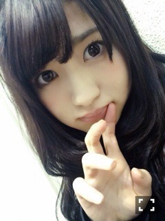 若月 佑美｜握手会あるある。『だんだん 間のテーブルが斜めになってく  る』（2014-04-07）｜2枚目