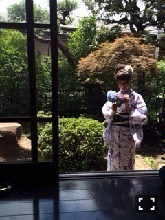 若月 佑美｜あえて真っ白な制服を着て夜 に撮影をしてみたい。アート。（2014-07-23）