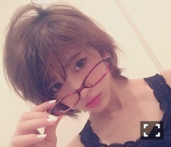 若月 佑美｜食べかけのどら焼き（2016-04-12）｜2枚目