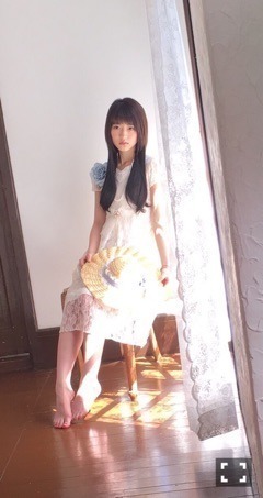 若月 佑美｜赤い薔薇の花束（2016-04-25）｜2枚目