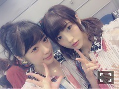 若月 佑美｜あごの下にピースが癖みたい。みんな真似してもいいんだ...（2016-07-18）｜2枚目
