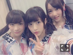 若月 佑美｜あごの下にピースが癖みたい。みんな真似してもいいんだ...（2016-07-18）｜4枚目