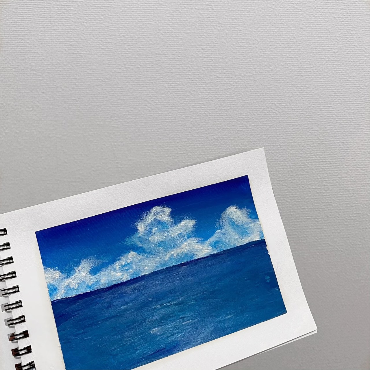 森田 ひかる｜エアコンの温度を変えたと思ったら、本体は反応していなくてリモコンだけ反応してる時ありますよね（2021-08-06）