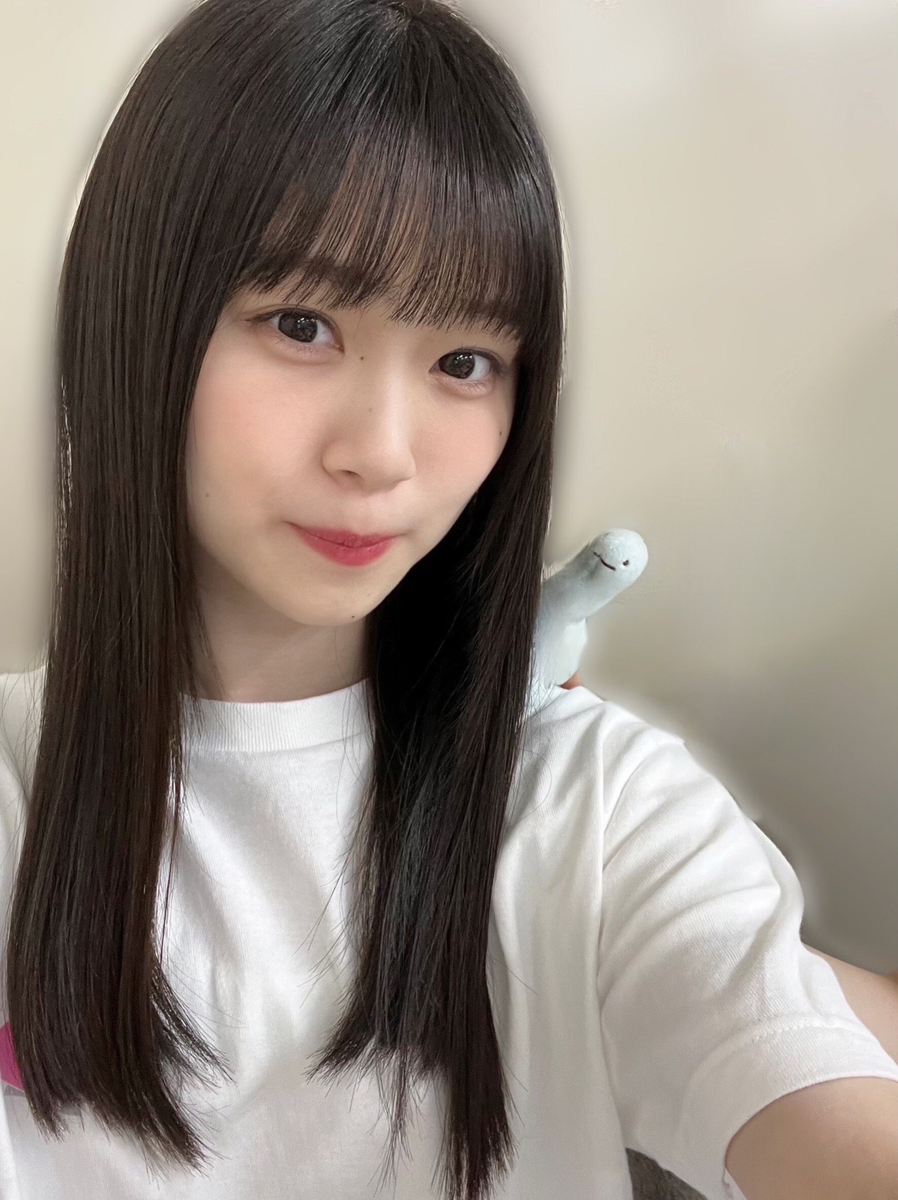 山下 瞳月｜外を散歩するには傘が必要な時期 外を歩く時はなるべく外の音を遮断したいけど雨の日は傘に当たる雨の音を聞きながら歩くのが好き あと何回紫陽花に出会えるかな~って（2023-06-13）