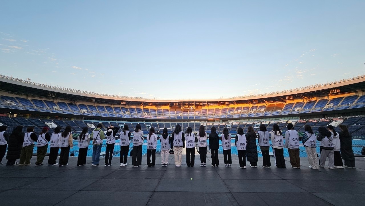 守屋 麗奈｜澄んだ夜空に打ち上げ花火が眩しくて心もおどりました（2023-11-28）