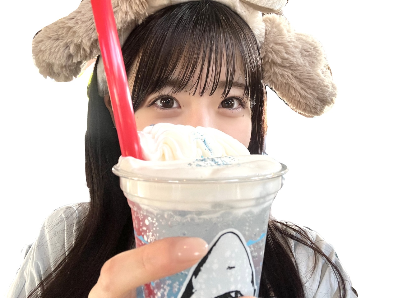 石森 璃花｜クリームソーダを飲んだのだけど上にグミが乗ってたし思いがけずストローからゼリーが出てきて、しかもそのゼリーがシュワシュワのゼリーですっごくうれしかった、80（2024-05-15）