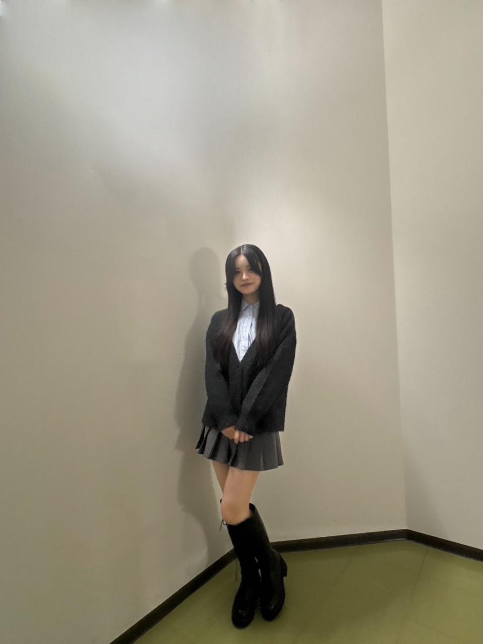 浅井 恋乃未｜もこもこニット（2025-11-10）