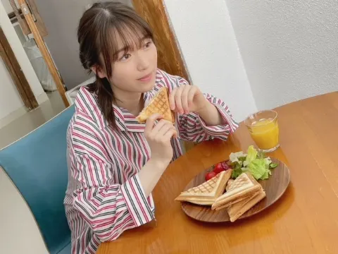 守屋 麗奈｜アップトゥボーイさん（2021-04-30）｜2枚目
