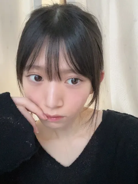 村山 美羽｜電車で車両に私しかいなくて、ついに違う世界に来てしまったか と思った（2023-06-12）｜3枚目
