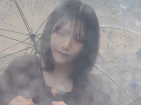 村山 美羽｜花柄の傘と（2023-10-17）
