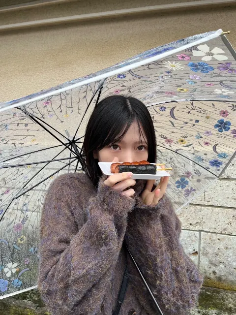 石森 璃花｜雨って珍しいから雨が降ってると嬉しいのだけど、お出かけしよう…（2023-10-25）｜8枚目