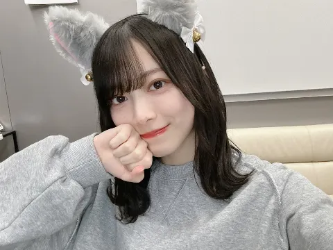 森田 ひかる｜ヘアセットしてる時、後ろもちゃんと巻けてるかなって写真撮って確認したりしますよね（2023-11-24）｜9枚目