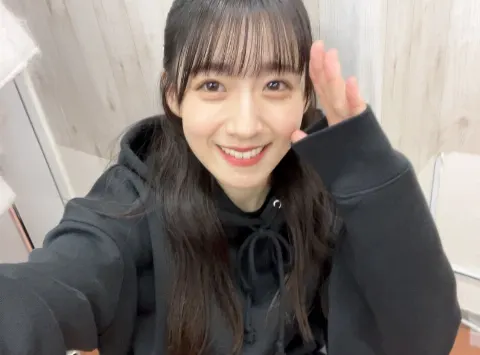 石森 璃花｜新しい美容液を買って箱を開けたら、本体にテスターってシールが…（2023-11-28）｜3枚目