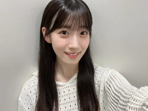 石森 璃花｜部屋が綺麗なことは気持ちがいいのは大前提として床に溜まった髪…（2024-05-08）｜3枚目