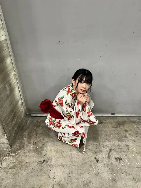 稲熊 ひな｜眠れなくてアニメ1話だけ見るつもりが全話見て朝       稲熊ひな（2025-08-10）｜3枚目