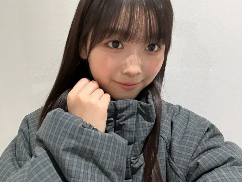 山川 宇衣｜チェックのダウン（2025-11-18）｜2枚目