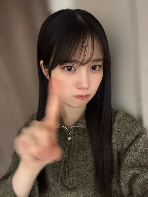 勝又 春｜昨日冷蔵庫に挟んだあの指が痛い。涙（2026-02-19）｜2枚目