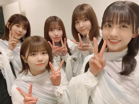 原田 葵｜最近題名が決まりません。あ、今一番ほしいものは一日中本を読んでいられる日とディズニーのチケット。🎈（2021-03-25）｜7枚目