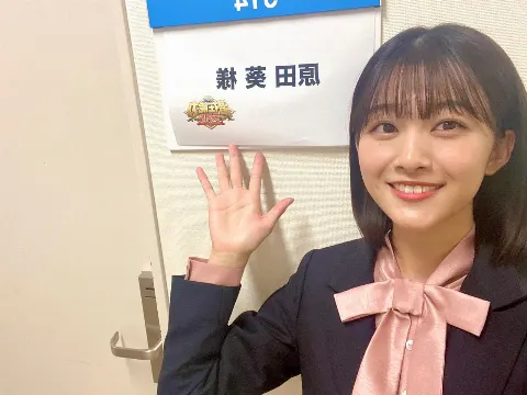 原田 葵｜猫のトレーナーを着ていたらぺーちゃんがかわいいねえって言ってくれた。そのぺーちゃんがかわいい🥰🥰🥰（2021-11-26）