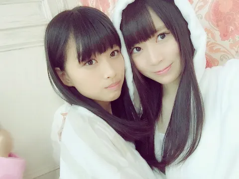 原田 葵｜北海道限定のきのこの山をもらいました。限定という言葉にはとても弱いです。（2016-01-09）