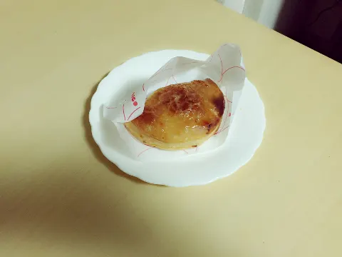 原田 葵｜スタバのフラペチーノを飲むか、大好きなアイスクリームを食べるか迷ってます\( ˙▿︎˙ )/（2016-04-26）