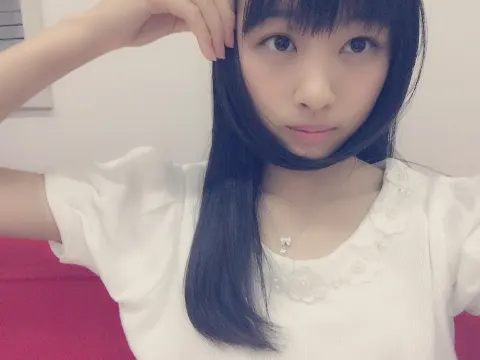 原田 葵｜外国で売ってるようなシンプルなTシャツがほしい、、、けどお小遣いはいつも食へと消えるので買えません。（2016-06-08）
