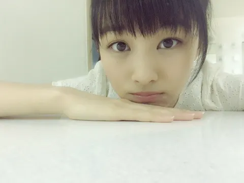 原田 葵｜アルフォートはホワイトチョコのやつが一番好きです。みなさんは?（2016-06-09）｜3枚目