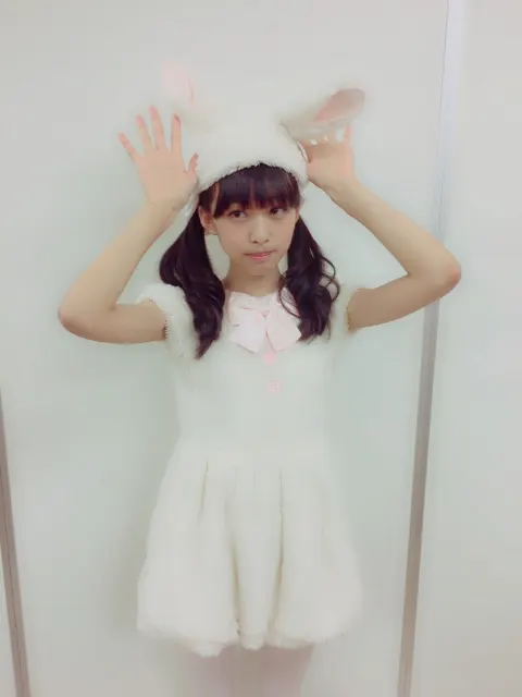 原田 葵｜今日寝なかったら体調が悪くなりました。やっぱり睡眠って大切なんだなぁ～って感じました_(._.)_（2016-10-13）｜3枚目