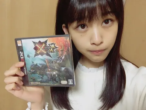 原田 葵｜3DSを充電するとき充電器の根元の部分を曲げてないと充電されないから、すごーく不便((( °_° )))（2017-01-30）