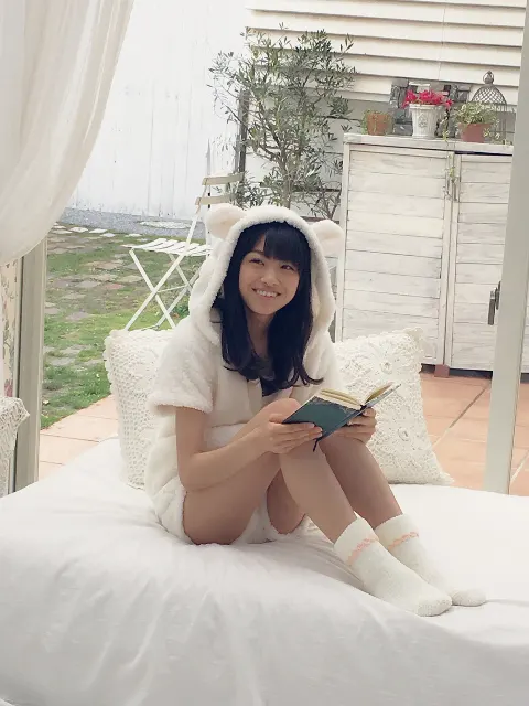 原田 葵｜理科のレポート仕上げなくちゃ～～!（2017-03-12）｜2枚目