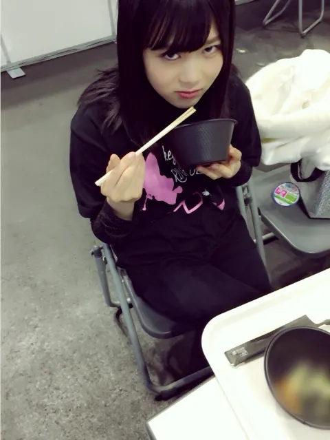 原田 葵｜木下ゆうかさんのYouTubeをみながら、パンケーキとホットケーキのちがいってなんだろう〜〜って( ´-` ).｡oO（2017-03-18）｜5枚目