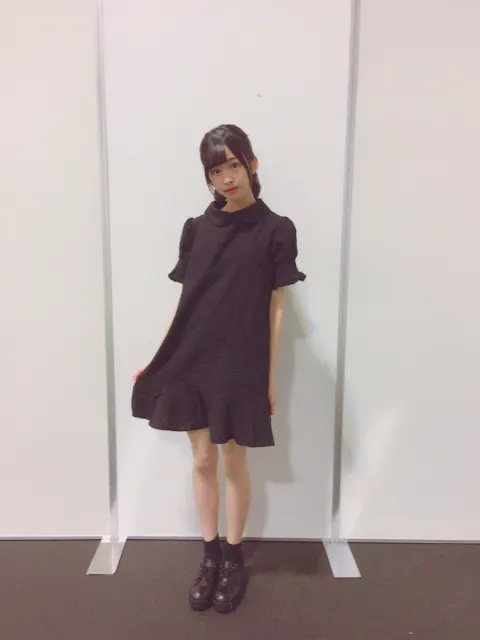 原田 葵｜赤いスニーカーおしゃれ。（2017-06-11）