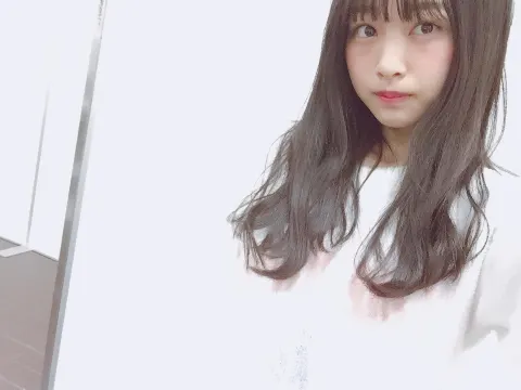 原田 葵｜起きてから2時間経つけどねむい。（2017-11-08）