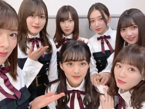 原田 葵｜CDTVで着てた新しい衣装を着た瞬間にね、入学式の中学生みた…（2019-12-24）｜5枚目