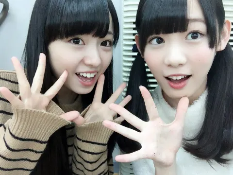 今泉 佑唯｜手比べ。（2015-12-09）｜2枚目