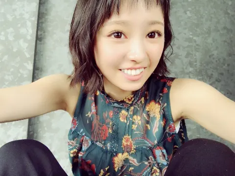 今泉 佑唯｜できたてに弱いのよね✌︎（2017-09-29）｜2枚目