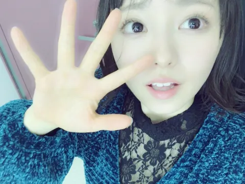 今泉 佑唯｜私のブログは手を振る写真が多いな〜とふと思いました。（2018-01-24）