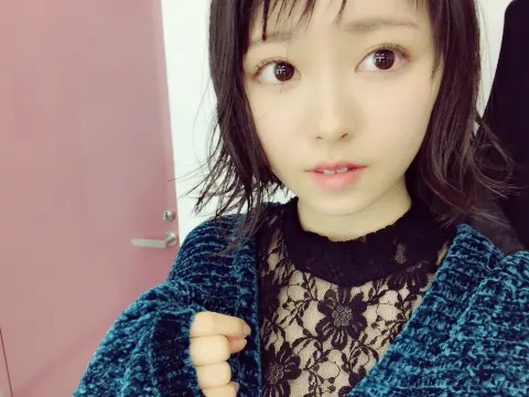 今泉 佑唯｜私のブログは手を振る写真が多いな〜とふと思いました。（2018-01-24）｜2枚目