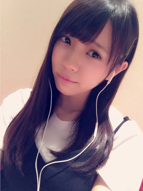 小林 由依｜何の曲を聴いているでしょう☆彡（2016-06-08）｜2枚目