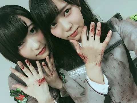 小林 由依｜パイナッポーは上がふさふさしてるのでアッポーと持ち方は違うよ☆彡（2016-10-30）