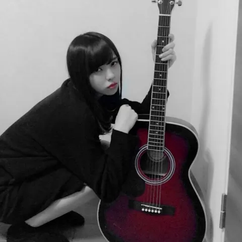 小林 由依｜黒に赤って映えるよね。☆彡（2017-01-27）